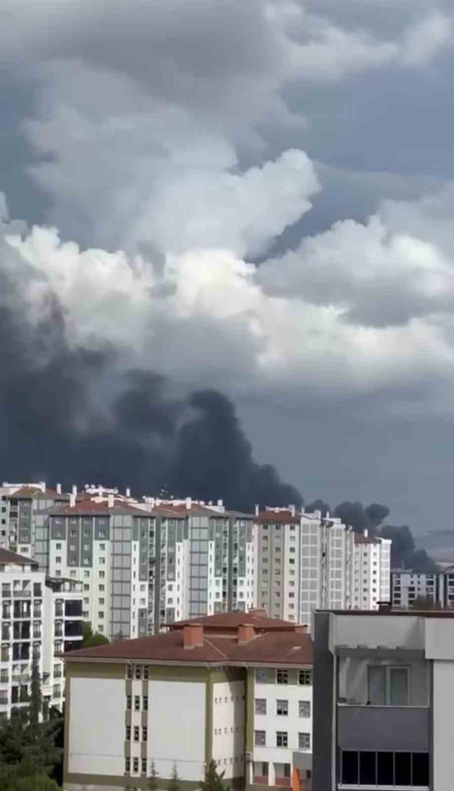 Bursa’da korkutan yangın : Kauçuklar yandı, gökyüzü siyah dumanla kaplandı
