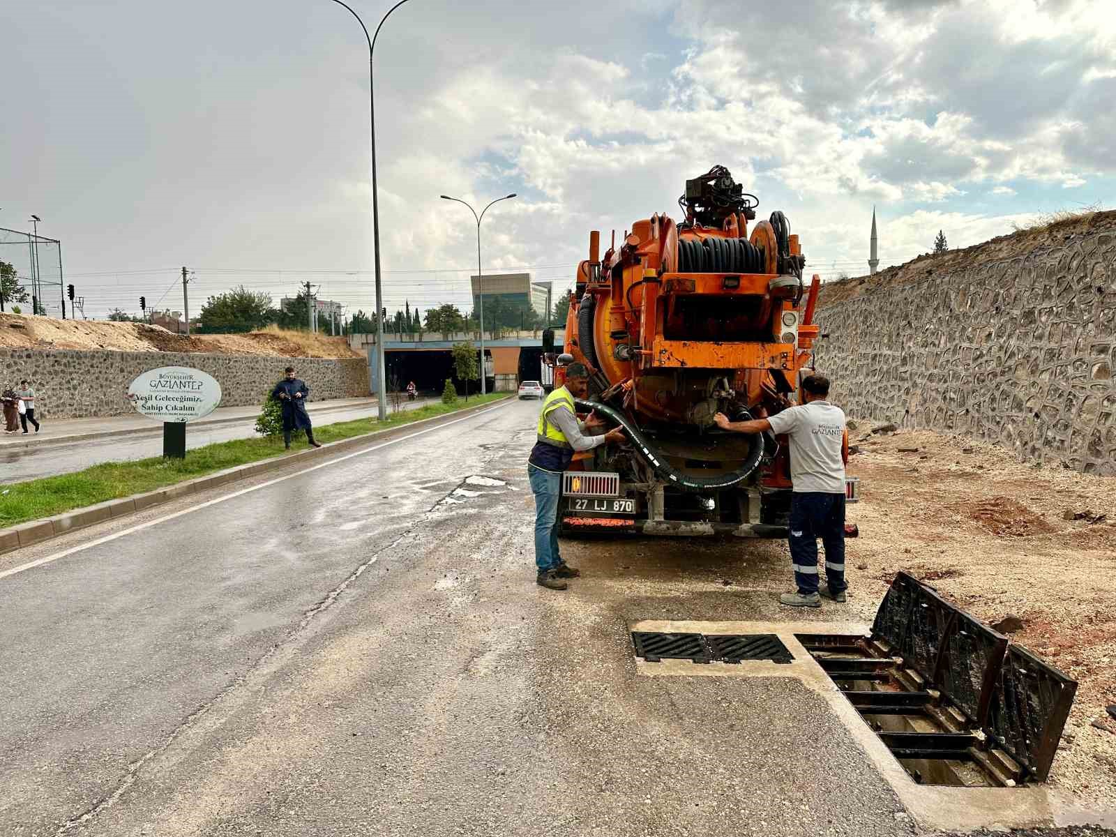 Gaziantep büyükşehir, meteorolojinin uyarısı sonrası harekete geçti
