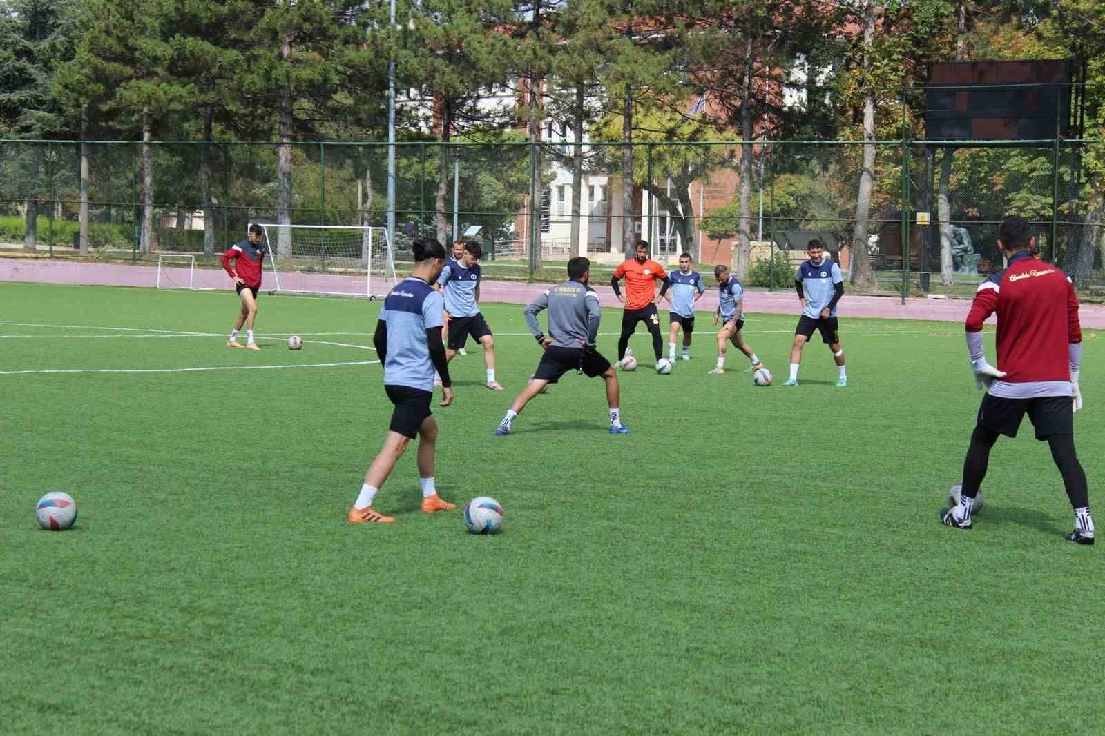 Anadolu Üniversitesi Spor Kulübü, Silifke Belediyespor maçına hazırlanıyor
