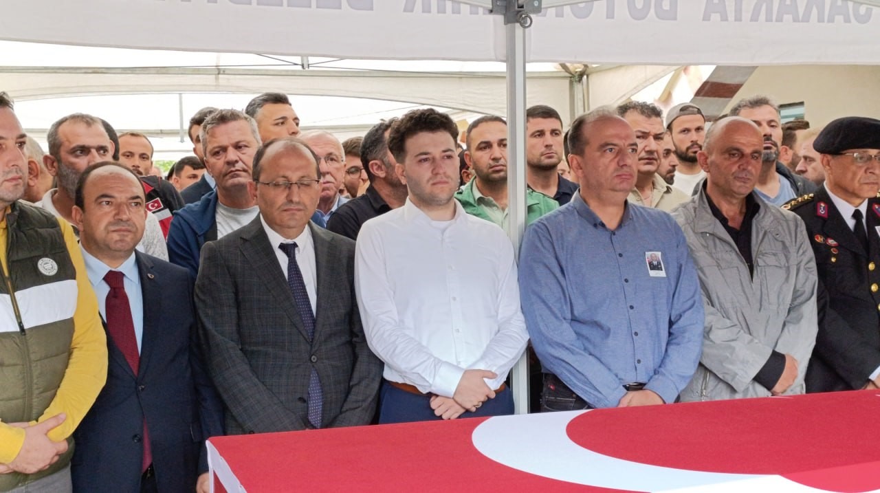 Oğlunun nişanında kalp krizi geçirerek hayatını kaybeden Albay Tavlı toprağa verildi
