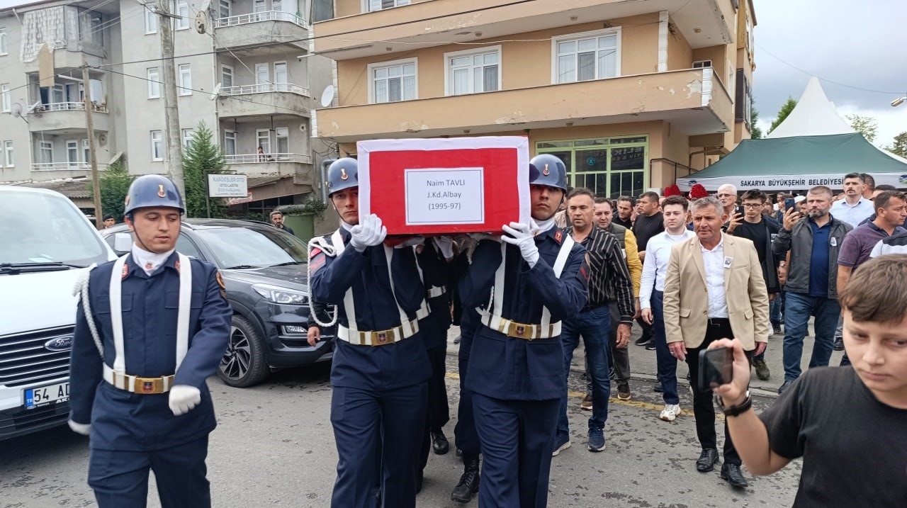 Oğlunun nişanında kalp krizi geçirerek hayatını kaybeden Albay Tavlı toprağa verildi
