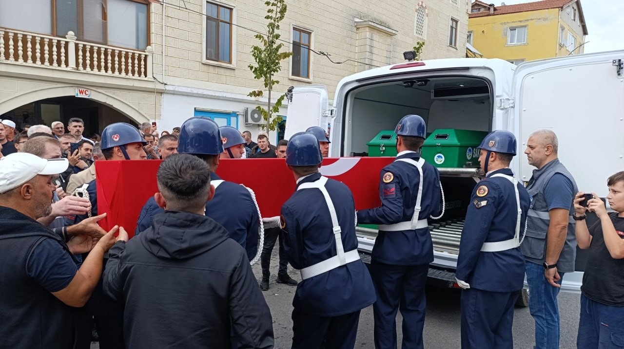 Oğlunun nişanında kalp krizi geçirerek hayatını kaybeden Albay Tavlı toprağa verildi
