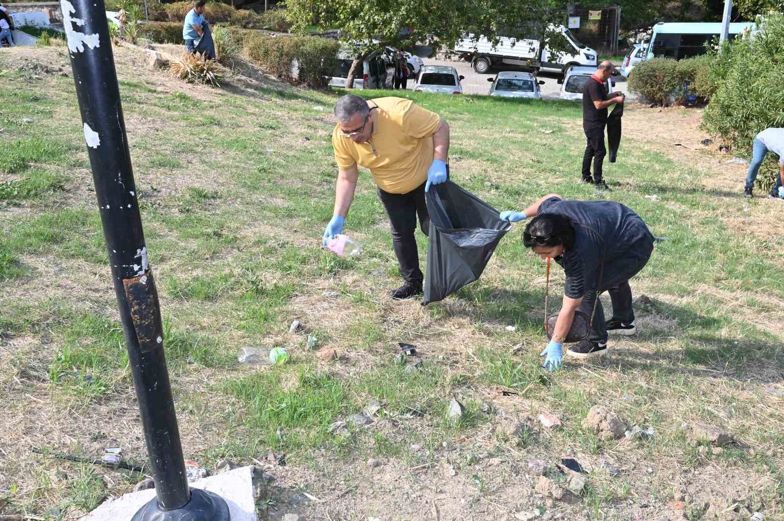 Manisa’da ‘Atıksız Bir Dünya’ için çöp topladılar
