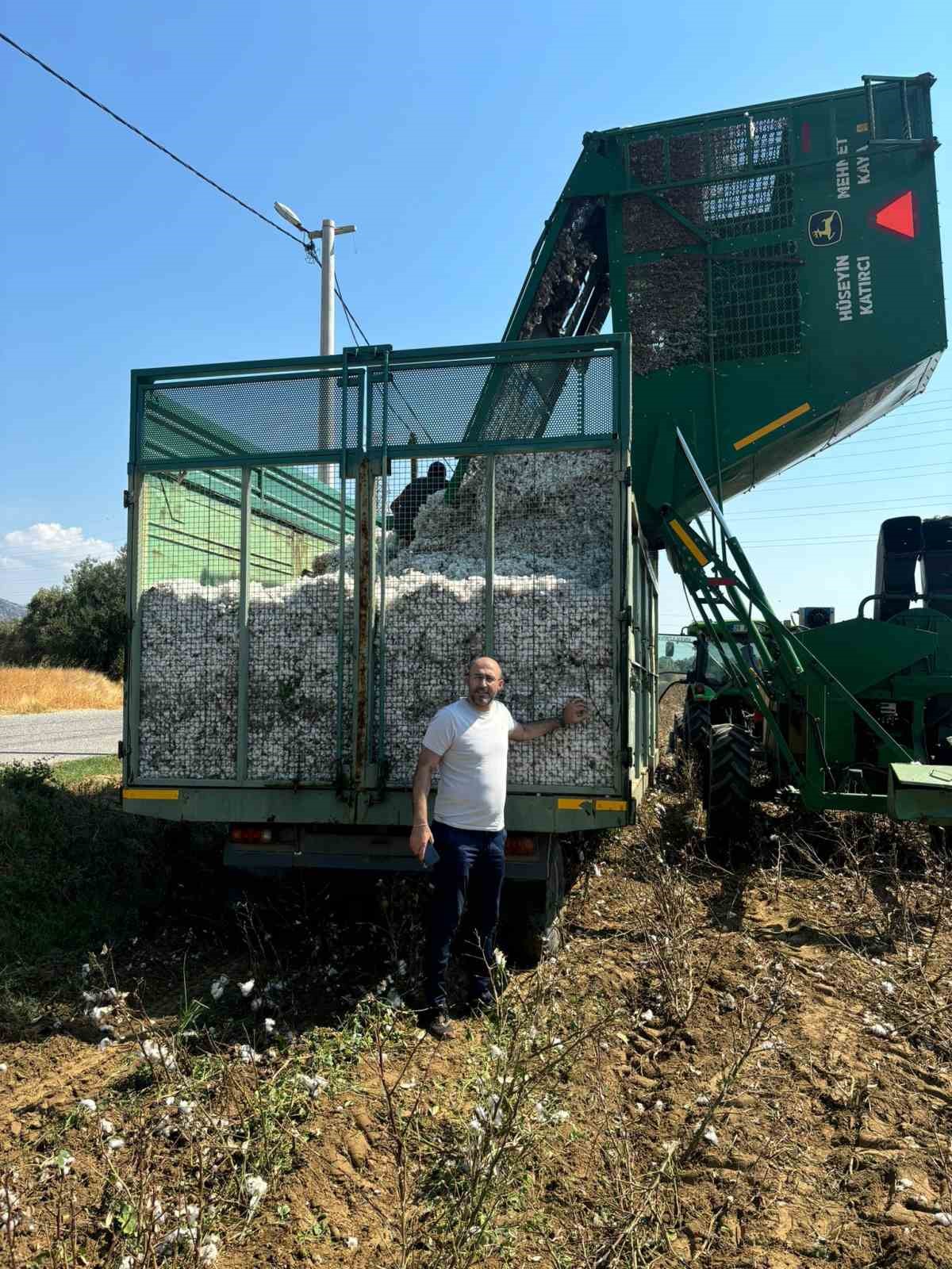 (İBRAHİM ABİ) Başkan Zencirci pamuk hasadı yapan üreticilerle buluştu
