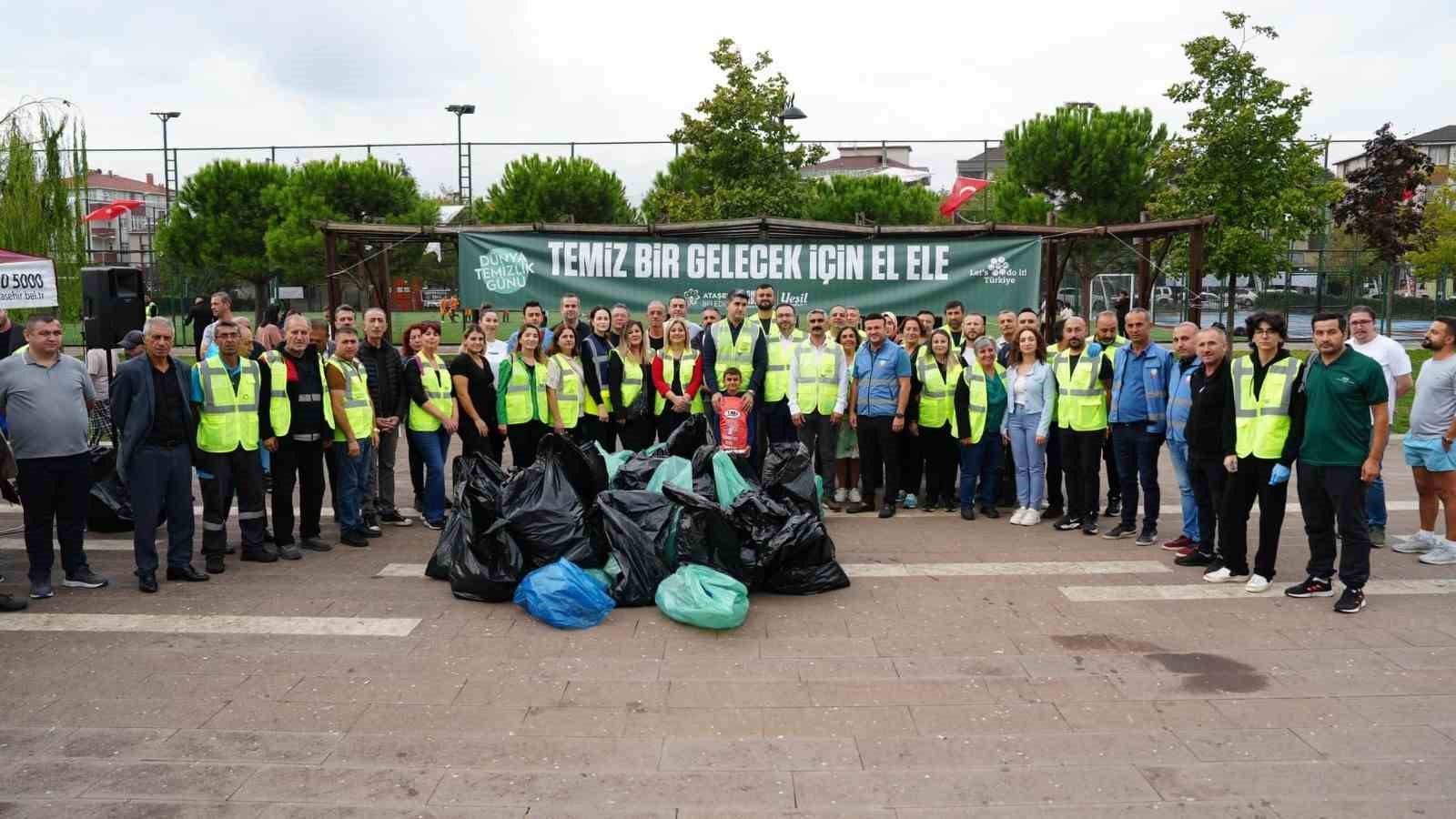 Ataşehir’de çevreci hareket: Başkan Adıgüzel ve çevreciler parkta buluşup çöpleri topladı
