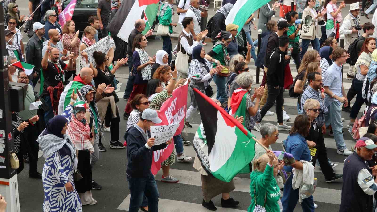 Fransa’da binlerce kişiden hükümet karşıtı gösteri
