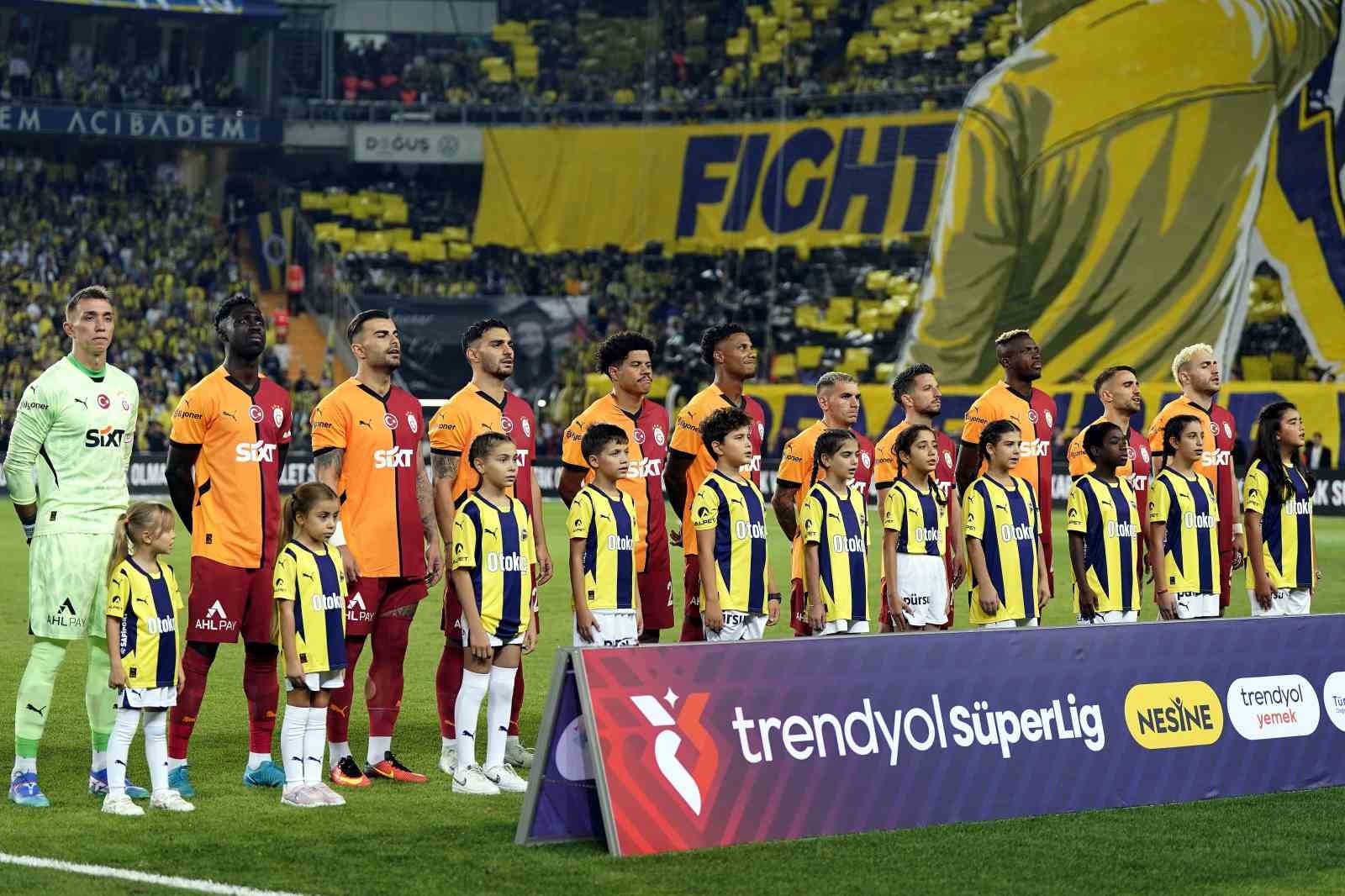 Trendyol Süper Lig: Fenerbahçe: 0 - Galatasaray: 0 (Maç devam ediyor)
