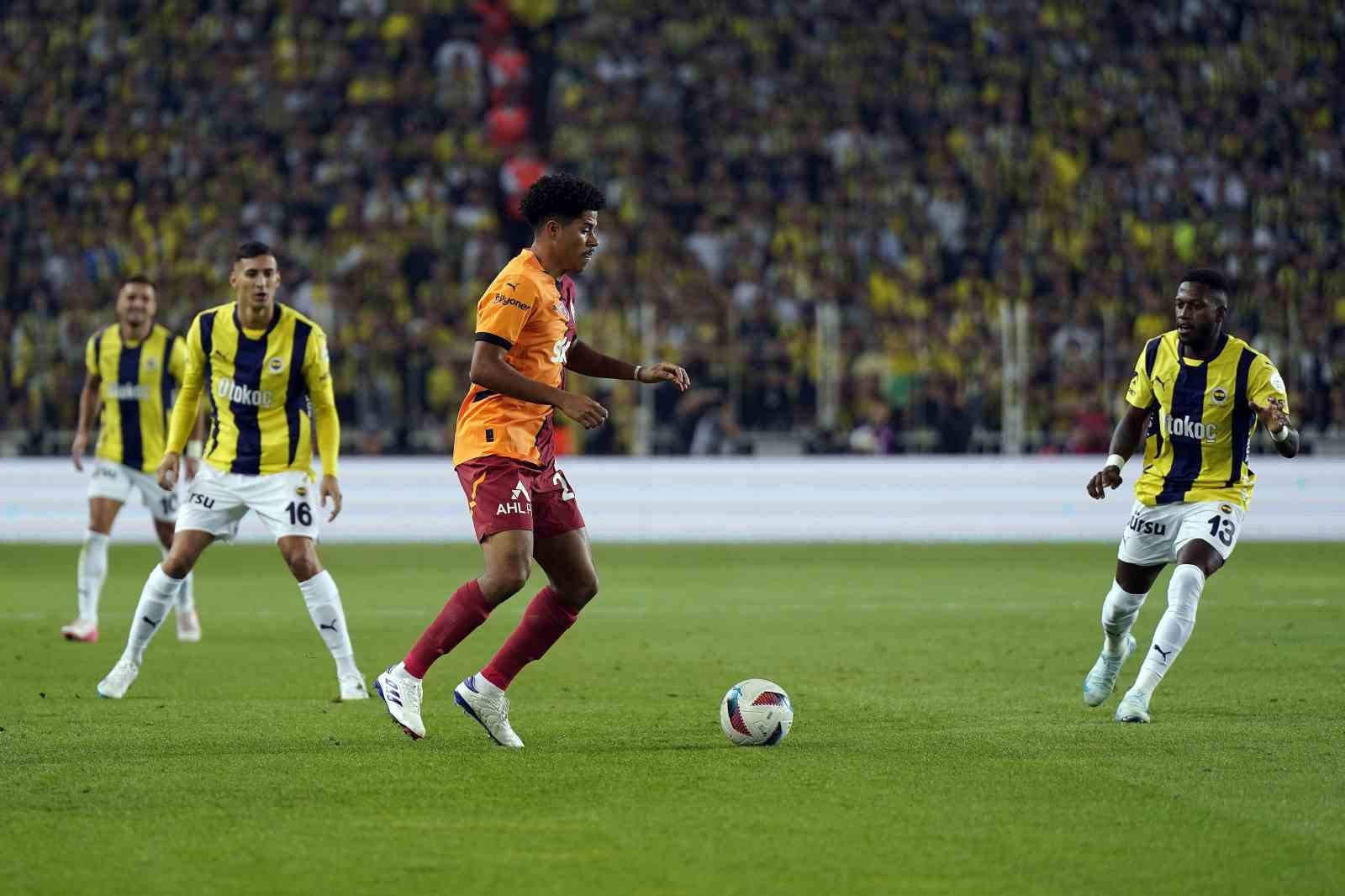 Trendyol Süper Lig: Fenerbahçe: 0 - Galatasaray: 0 (Maç devam ediyor)
