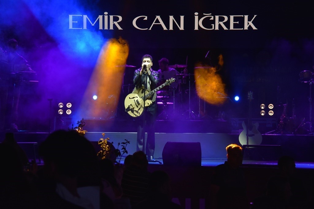 Emir Can İğrek Tekirdağlı hayranlarıyla ertelenen konserde buluştu
