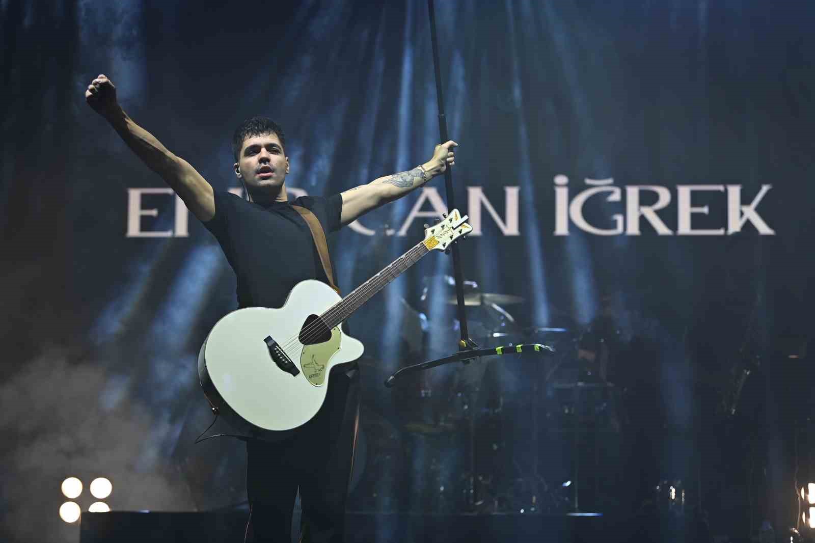 Emir Can İğrek Tekirdağlı hayranlarıyla ertelenen konserde buluştu
