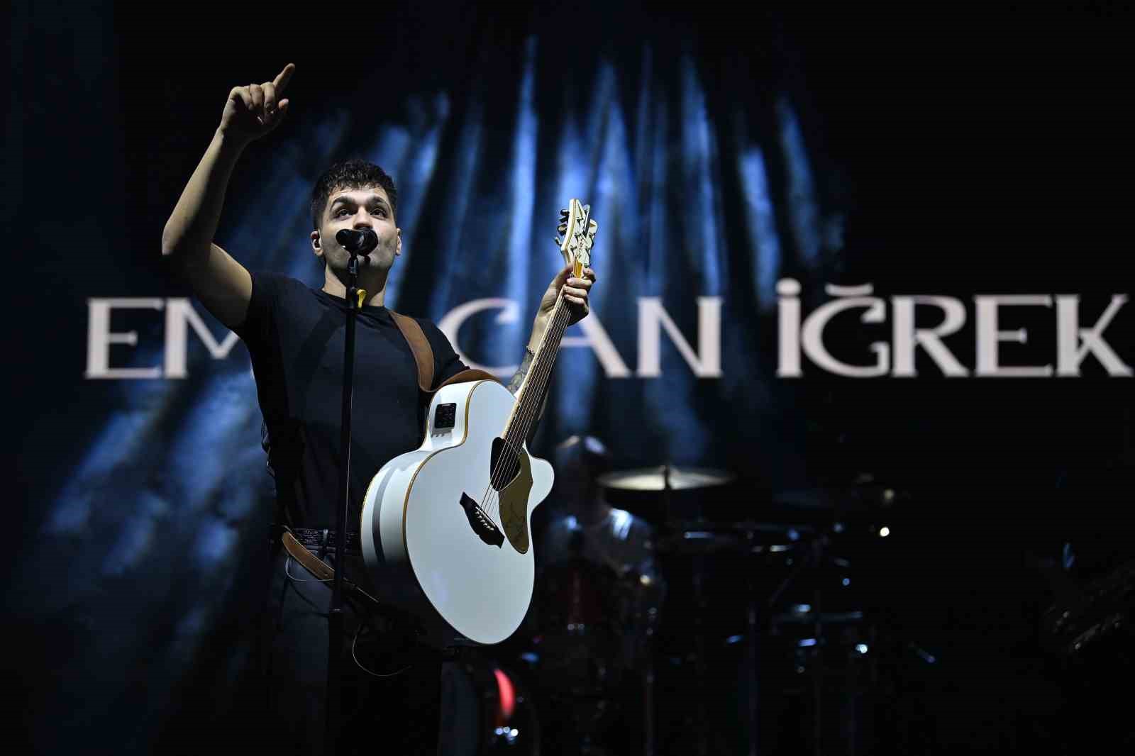 Emir Can İğrek Tekirdağlı hayranlarıyla ertelenen konserde buluştu
