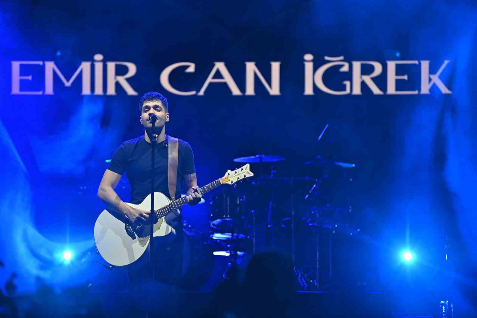 Emir Can İğrek Tekirdağlı hayranlarıyla ertelenen konserde buluştu
