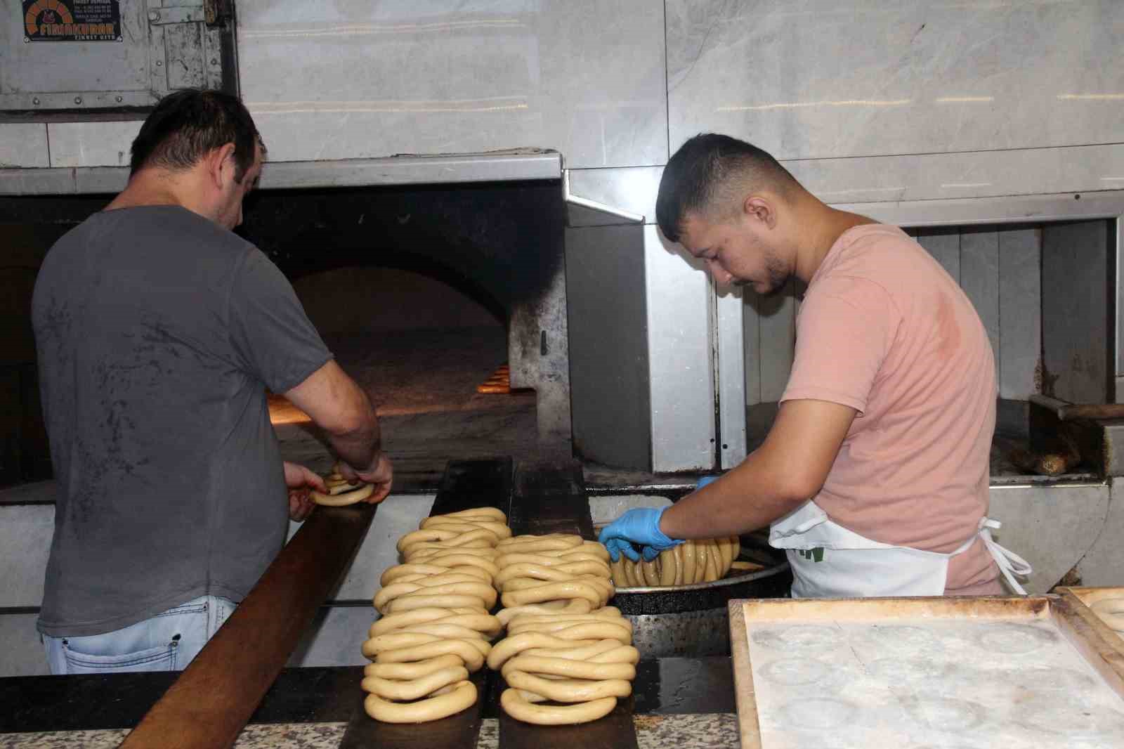 Giresun’un asırlık lezzet mirası; susamsız pekmezli simit
