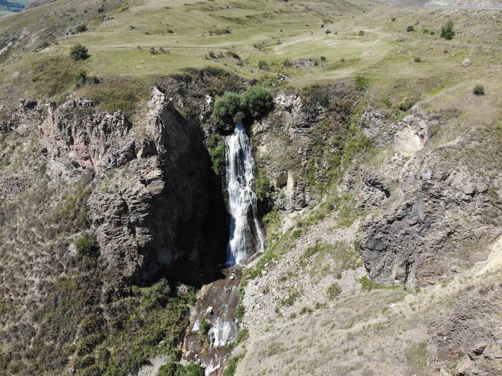 Susuz şelalesi, tam anlamıyla turizme kazandırılmayı bekliyor
