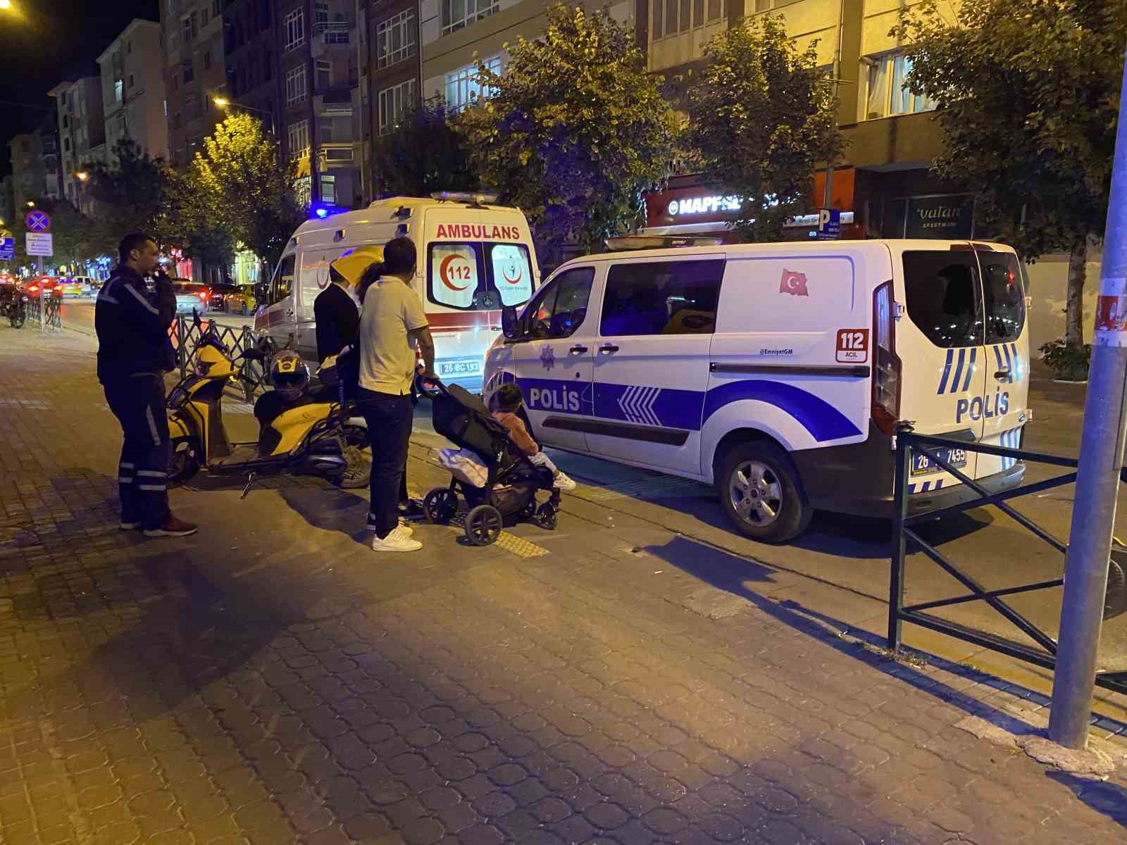 Motosikletli kuryenin çarptığı kadın yaralandı
