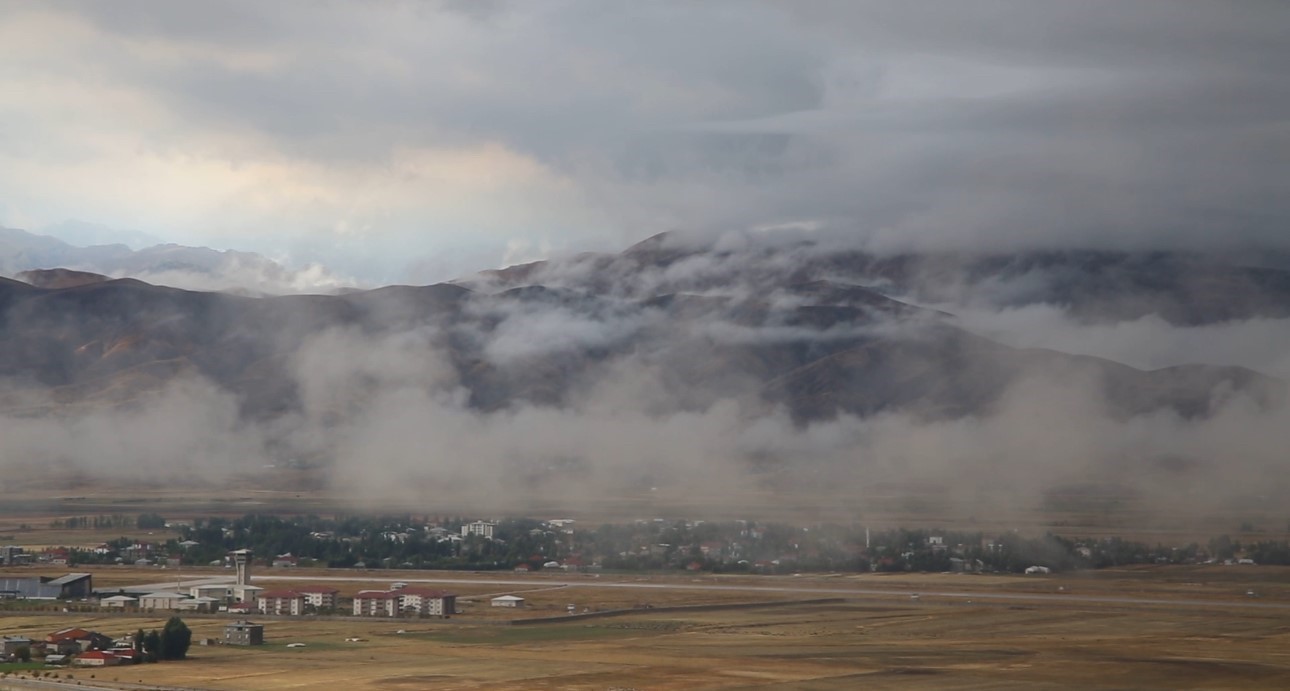 Yüksekova sis altında
