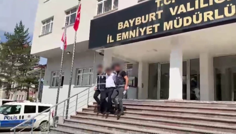 Araması olan şahıs Bayburt’ta yakalandı
