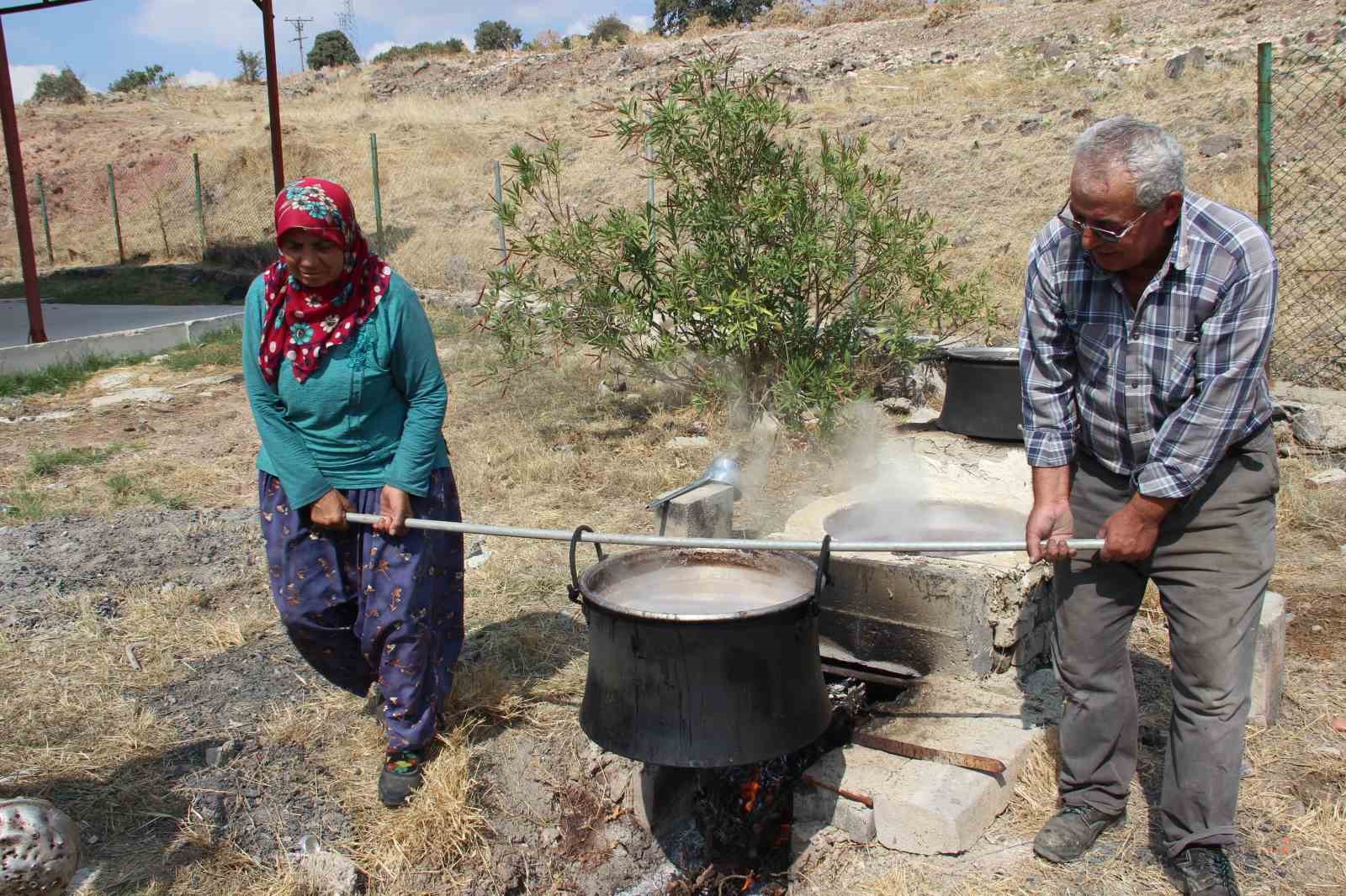 Pekmez kazanları kaynamaya başladı
