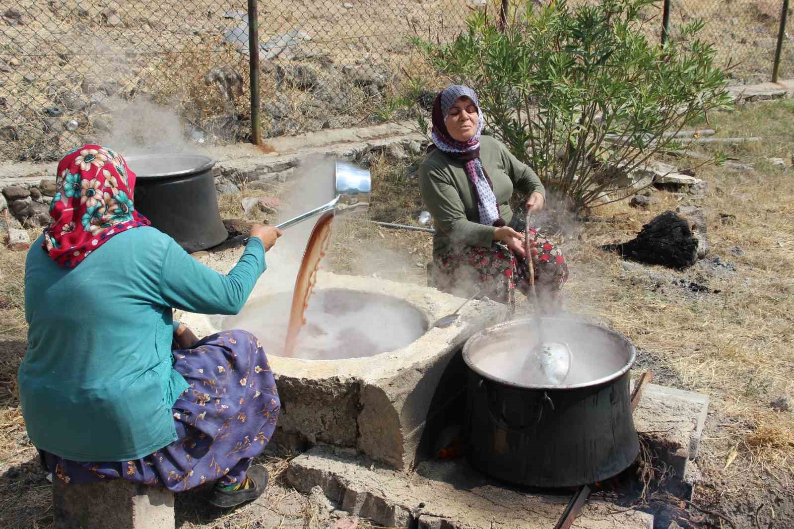 Pekmez kazanları kaynamaya başladı
