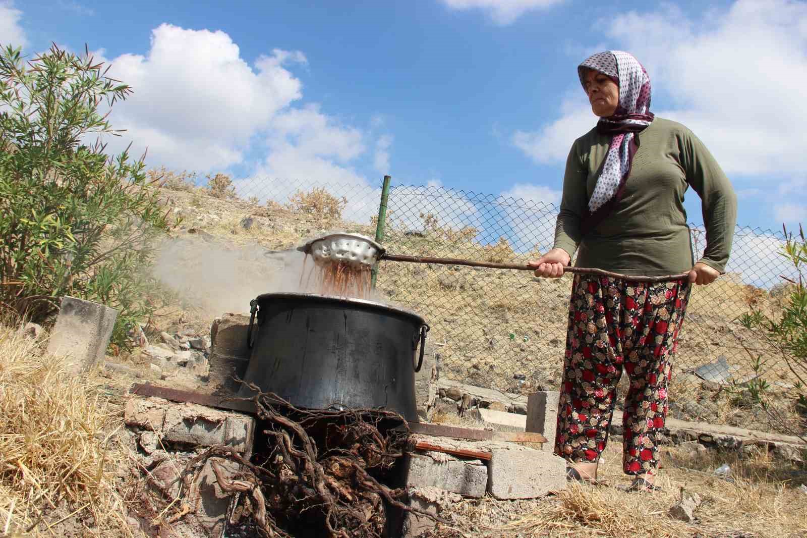 Pekmez kazanları kaynamaya başladı
