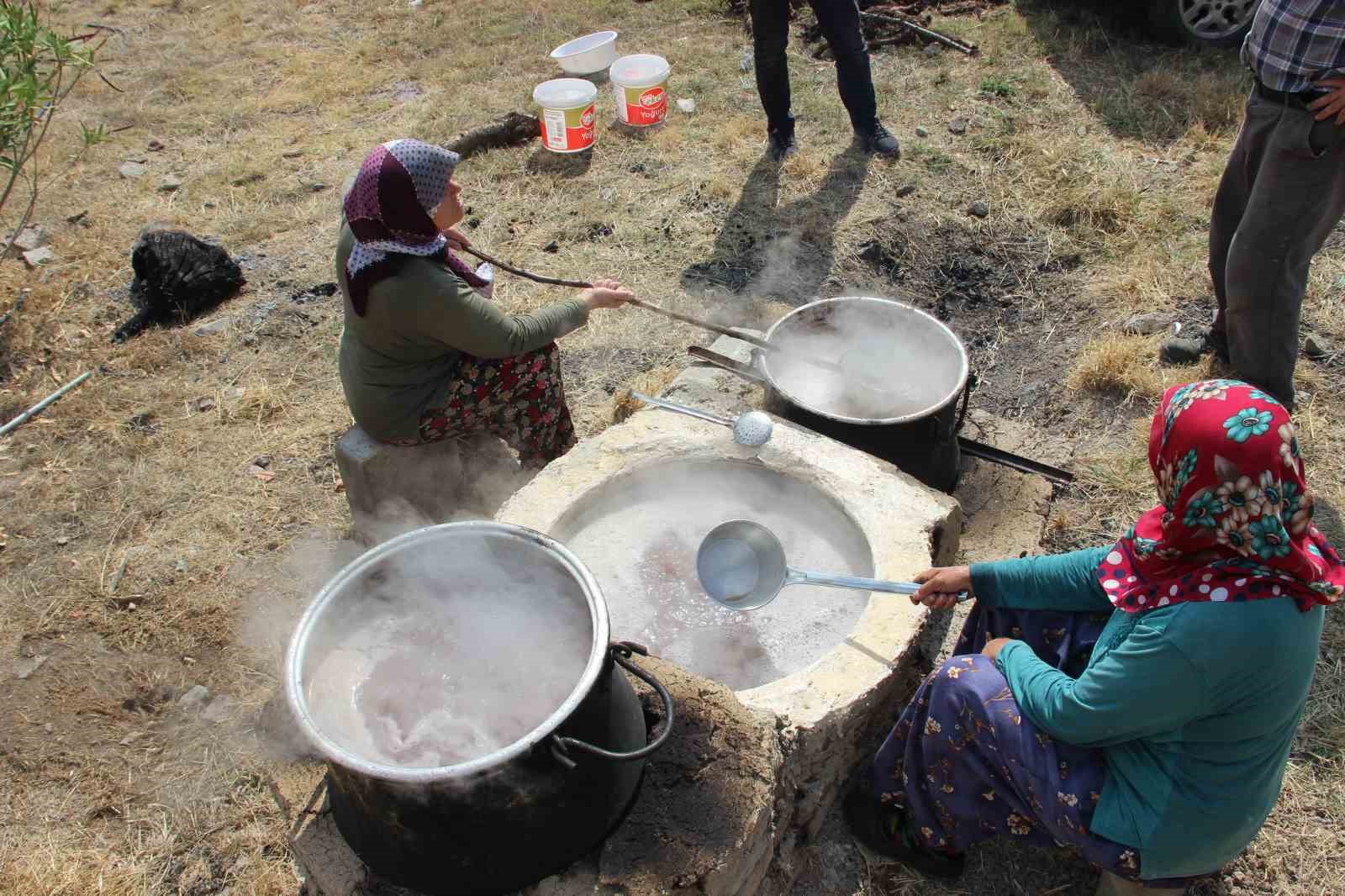 Pekmez kazanları kaynamaya başladı
