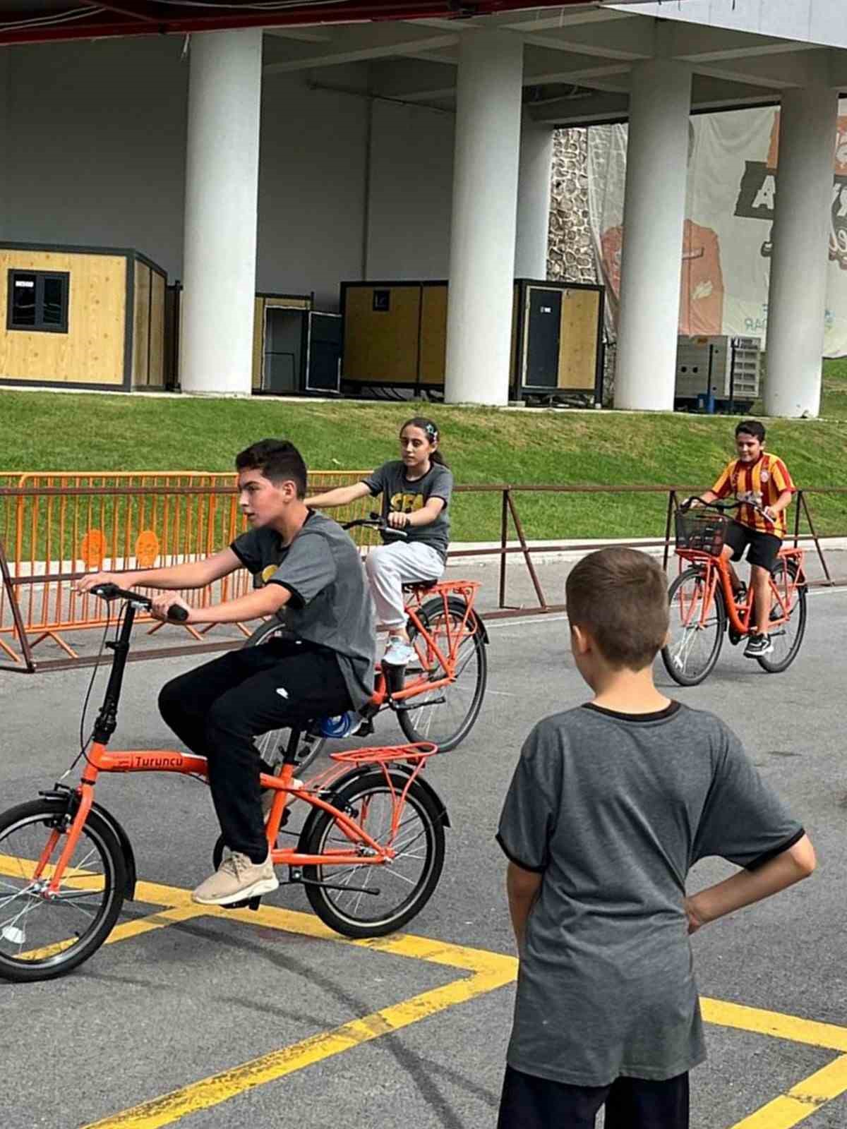 Minik öğrenciler bisiklet vadisinde ‘hareket’ gününde pedal çevirdi
