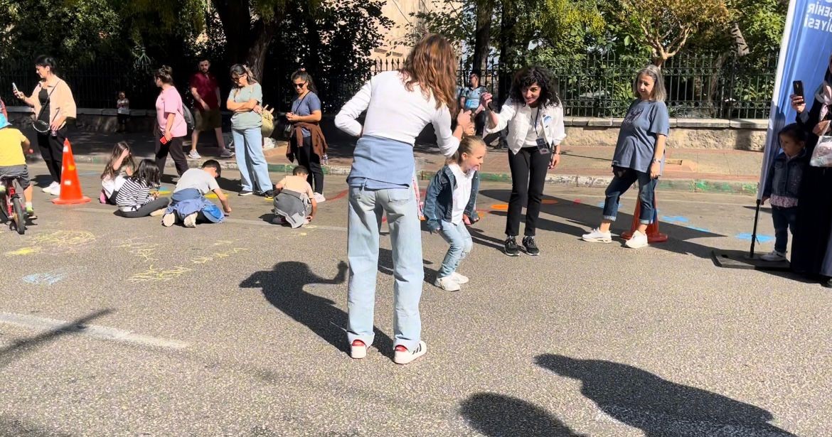 Bursa’nın en işlek caddesi 2 saat çocuklara kaldı
