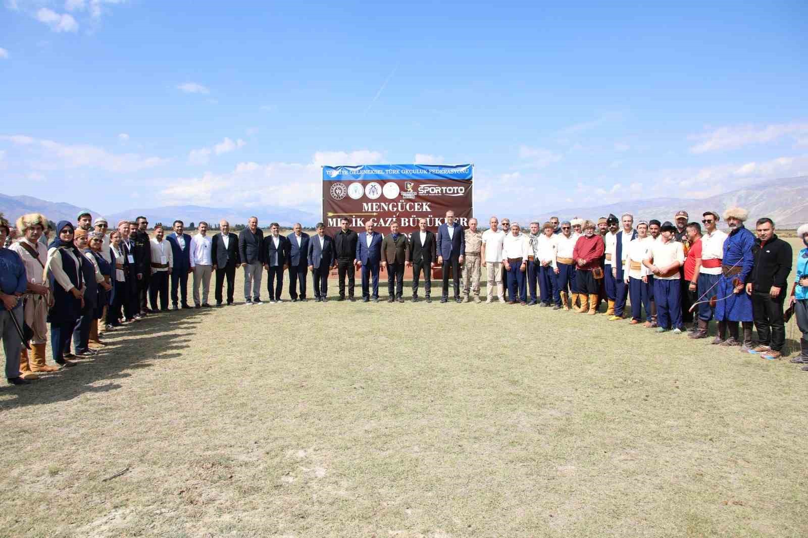 Geleneksel Türk Okçuluğu Şampiyonası Erzincan’da düzenlendi
