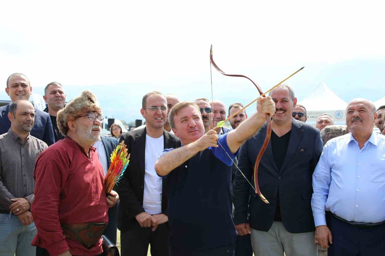 Geleneksel Türk Okçuluğu Şampiyonası Erzincan’da düzenlendi
