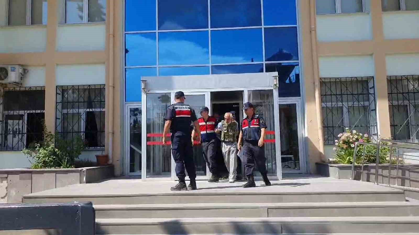 Mersin’de öldürülen baba ile oğlu ve gelini toprağa verildi
