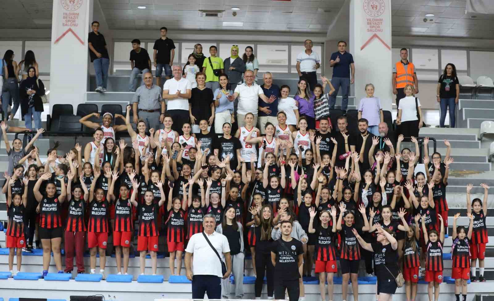 Turgutlu Belediyespor Kadın Basketbol Takımı 2’de 2 yaptı
