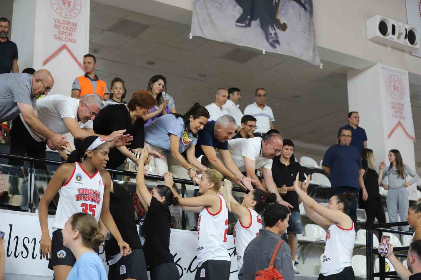 Turgutlu Belediyespor Kadın Basketbol Takımı 2’de 2 yaptı
