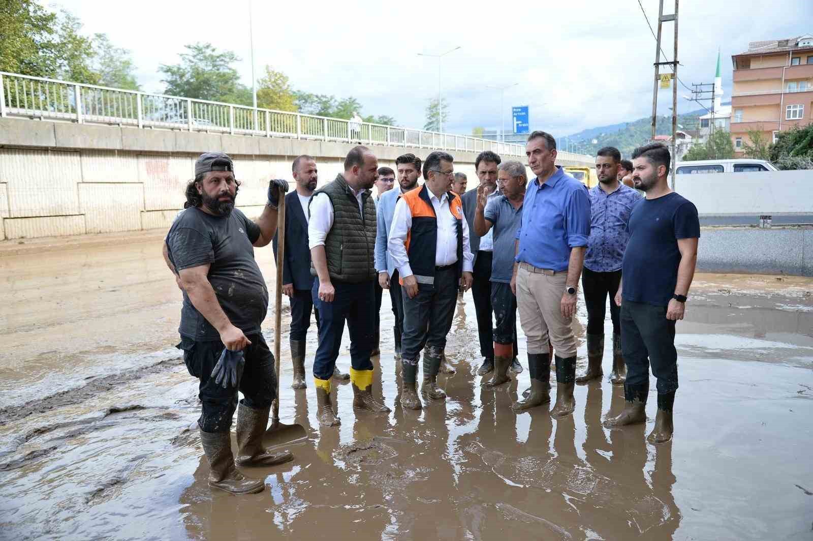 Sel mağduru ilçelerde çalışmalar sürüyor
