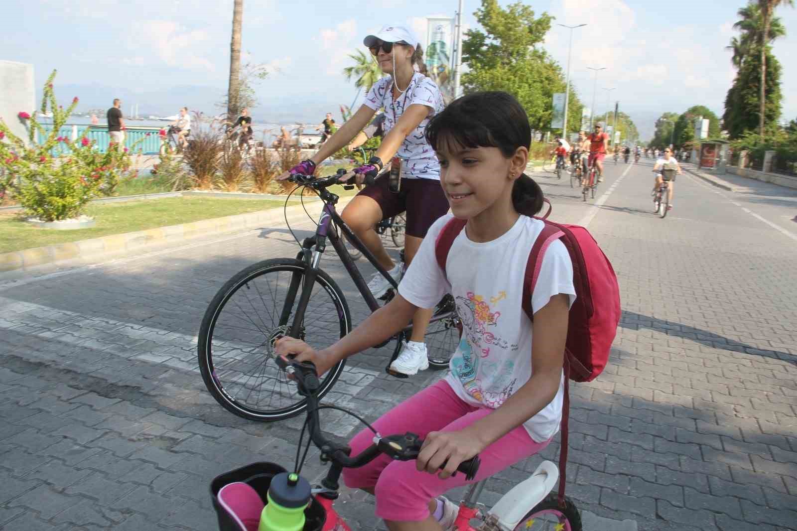 Fethiye’de ’Arabasız Gün’ bisiklet etkinliği ilgi gördü
