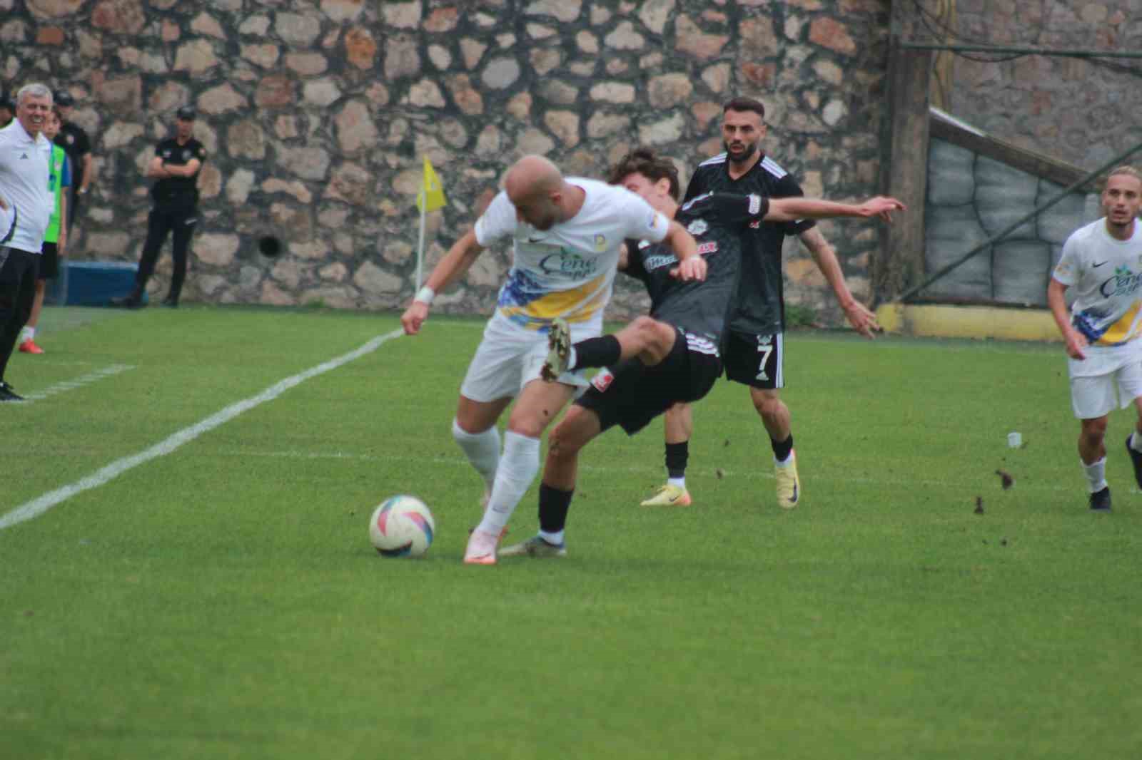 TFF 2. Lig: Belediye Derincespor: 1 - Aksarayspor: 5
