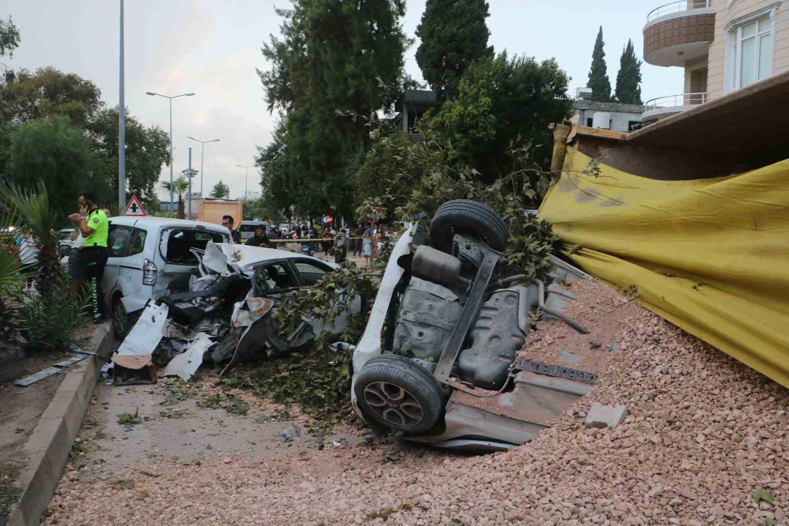 Hatay’da hafriyat kamyonu 7 aracı biçti: Yaralılar var
