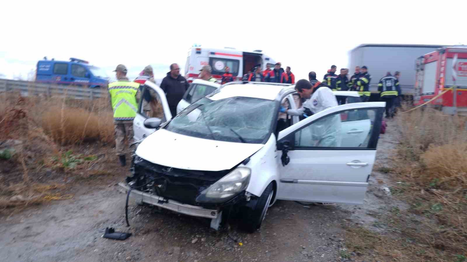 Erzurum’da otomobil su kanalına uçtu: 2 ölü, 1 yaralı
