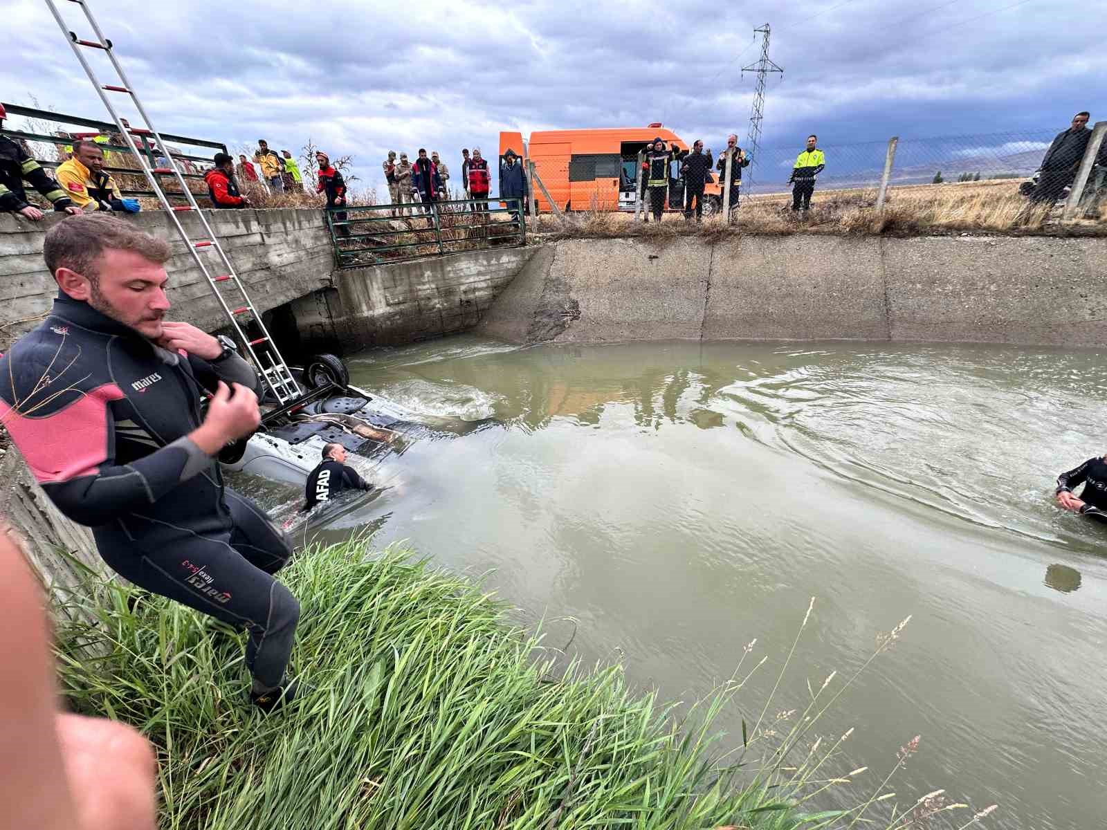 Erzurum’da otomobil su kanalına uçtu: 2 ölü, 1 yaralı
