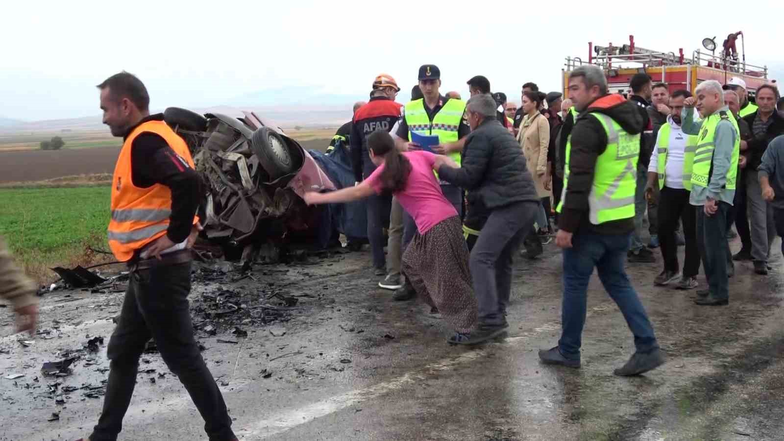 Amasya’da yürek burkan kaza: 2 kardeş hayatını kaybetti
