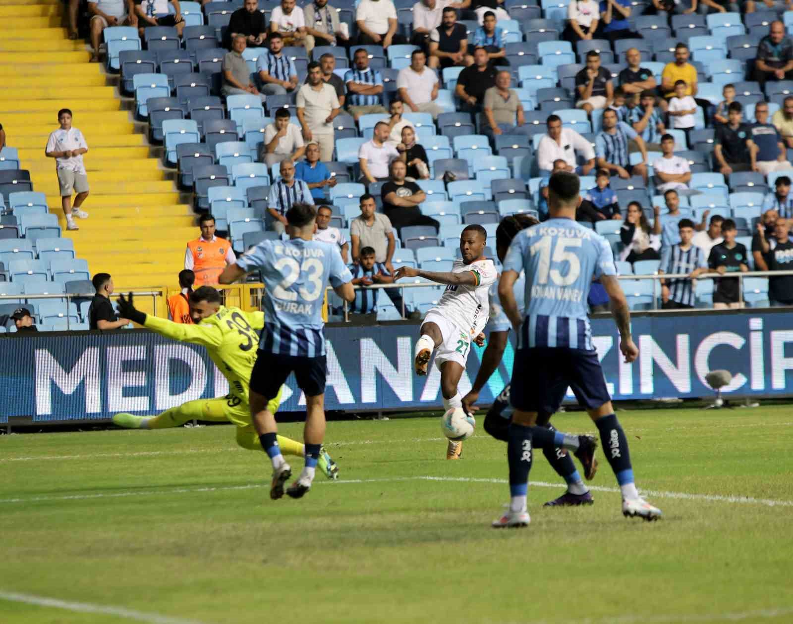 Trendyol Süper Lig: Adana Demirspor:0 - Alanyaspor:1 (Maç devam ediyor)
