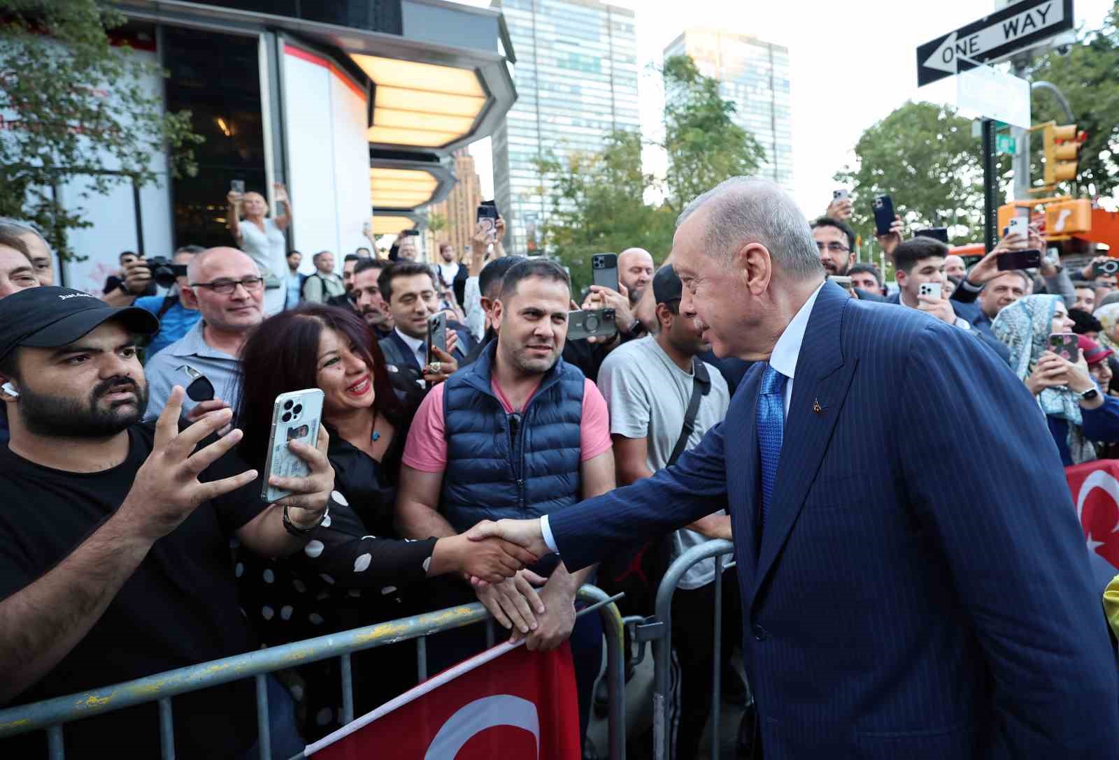 Cumhurbaşkanı Erdoğan, TÜRKEN Vakfı’nı ziyaret etti
