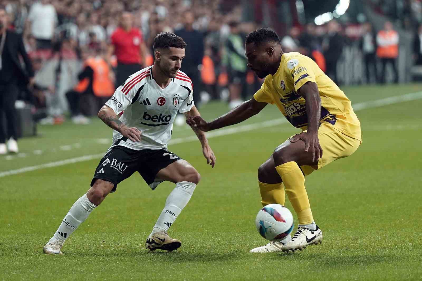 Trendyol Süper Lig: Beşiktaş: 1 - Eyüpspor: 0 (İlk yarı)
