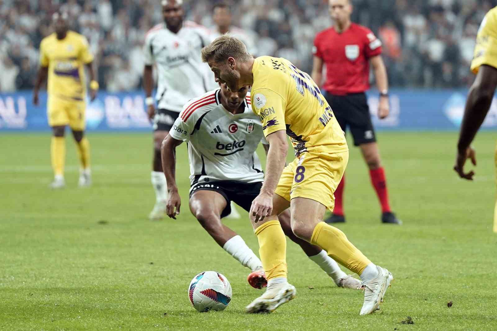 Trendyol Süper Lig: Beşiktaş: 1 - Eyüpspor: 0 (İlk yarı)
