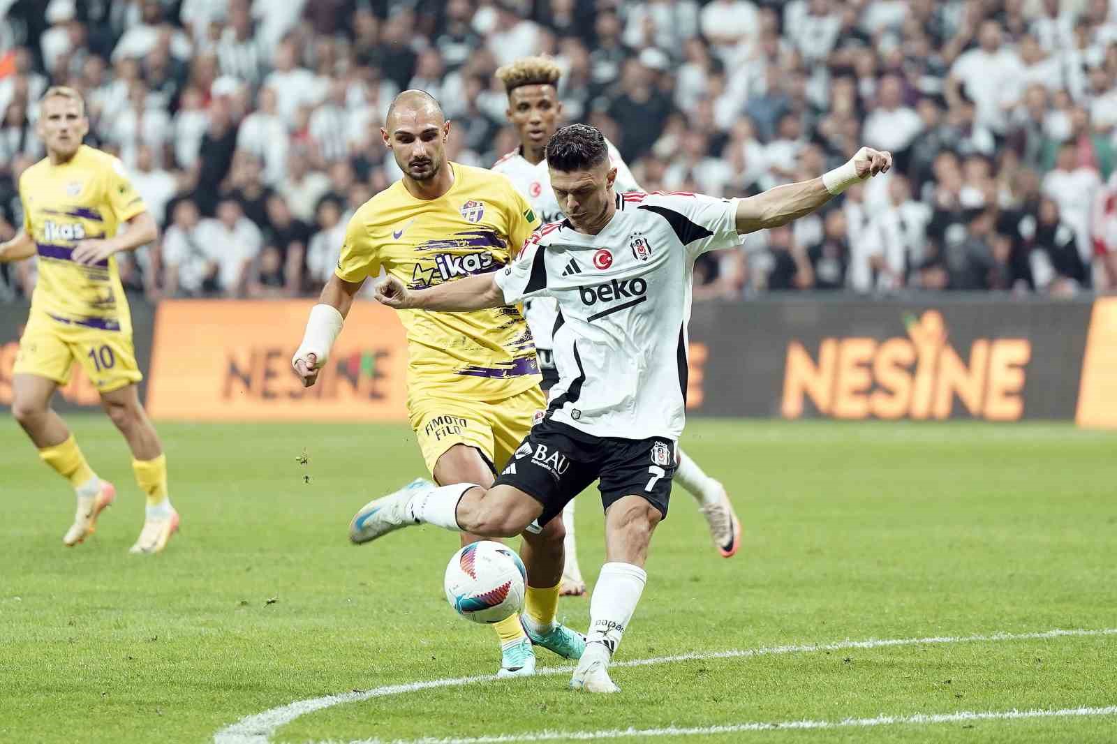 Trendyol Süper Lig: Beşiktaş: 1 - Eyüpspor: 0 (İlk yarı)
