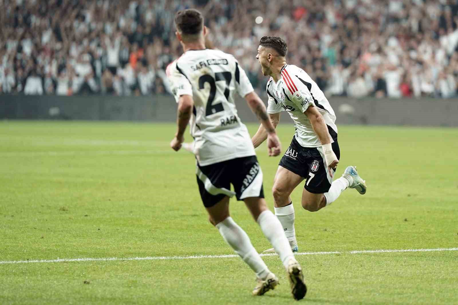 Trendyol Süper Lig: Beşiktaş: 1 - Eyüpspor: 0 (İlk yarı)
