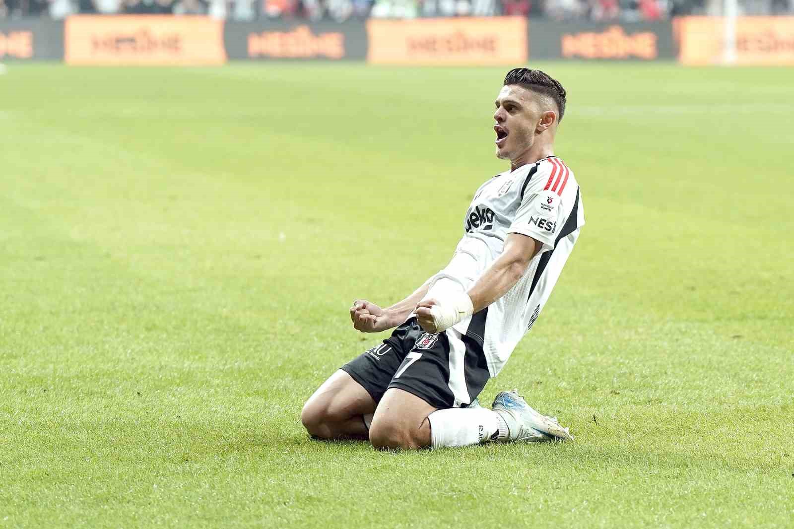 Trendyol Süper Lig: Beşiktaş: 1 - Eyüpspor: 0 (İlk yarı)
