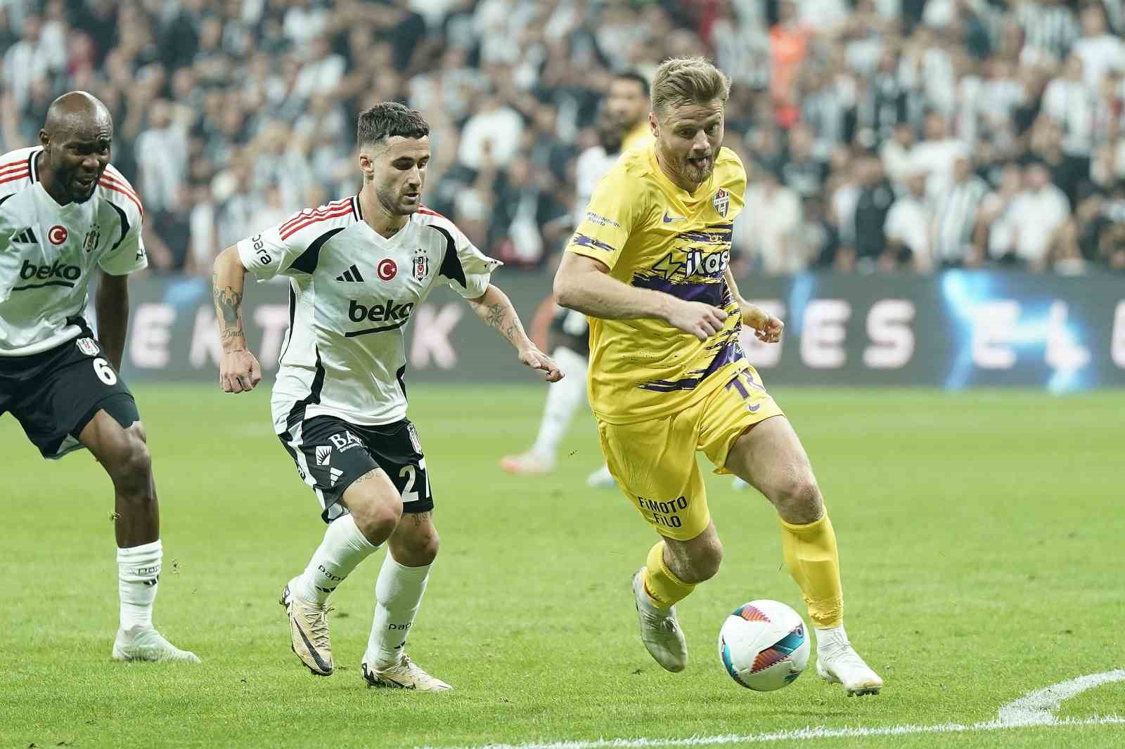 Trendyol Süper Lig: Beşiktaş: 1 - Eyüpspor: 0 (İlk yarı)
