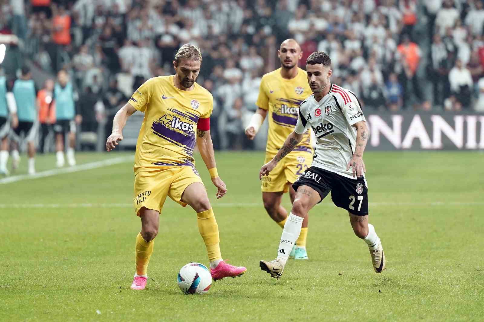 Trendyol Süper Lig: Beşiktaş: 1 - Eyüpspor: 0 (İlk yarı)
