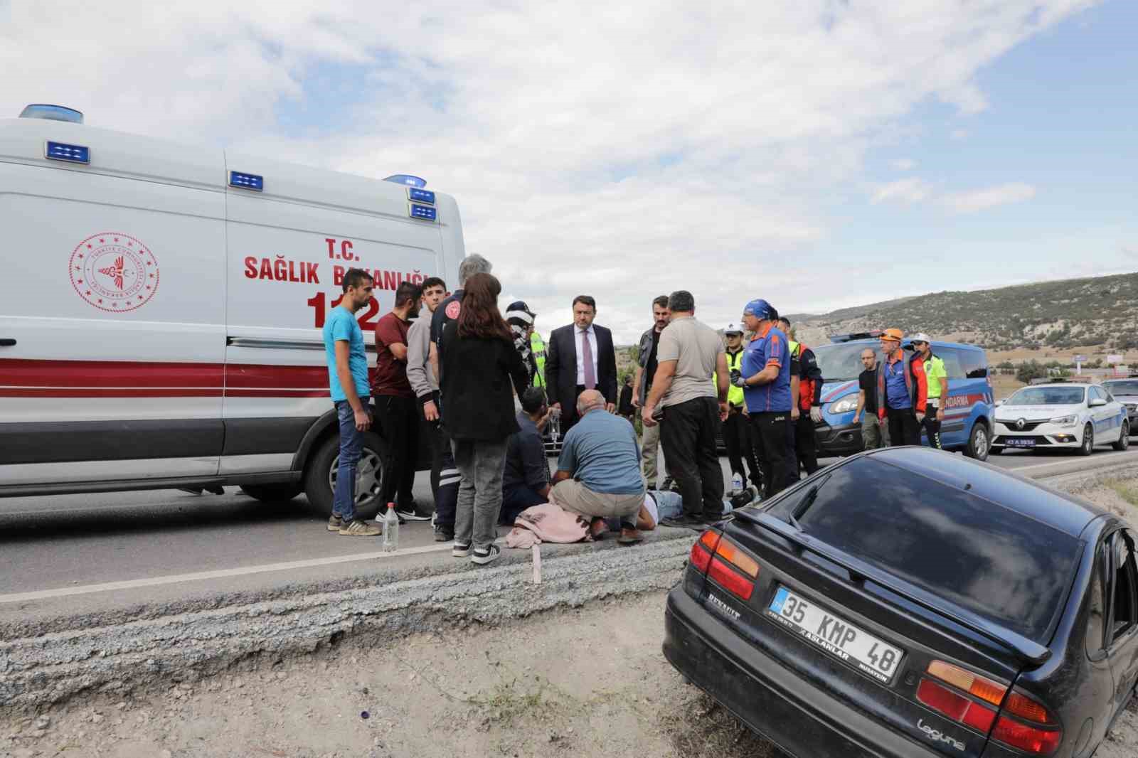 Vali Işın, kaza yapan kazazede ile yakından ilgilendi
