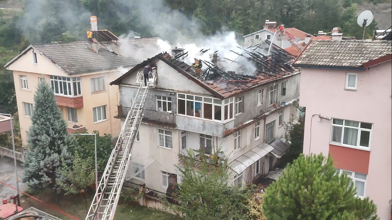 Bartın’da çatı yangını korkuttu
